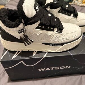 Men’s/Women’s Black & White Sneakers